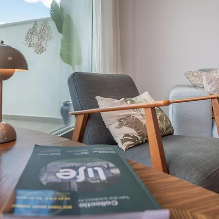 Newly Built 3 Bdrm Lavish Penthouse Next To