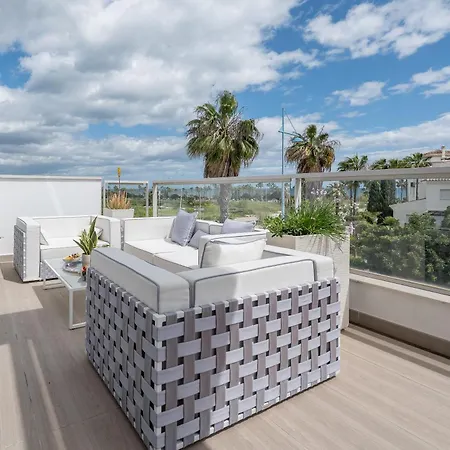 Lägenhet Newly Built 3 Bdrm Lavish Penthouse Next To