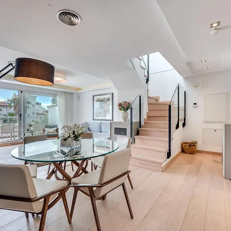 Newly Built 3 Bdrm Lavish Penthouse Next To Lägenhet Marbella