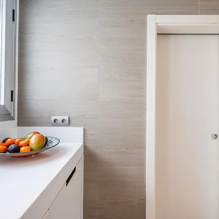Newly Built 3 Bdrm Lavish Penthouse Next To 公寓
