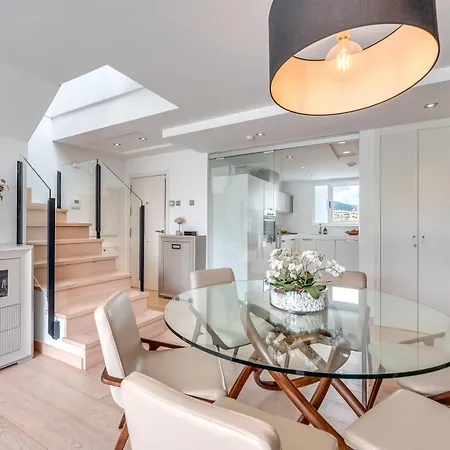 Newly Built 3 Bdrm Lavish Penthouse Next To * 马尔韦利亚