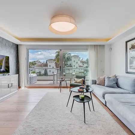 Newly Built 3 Bdrm Lavish Penthouse Next To 公寓 *
