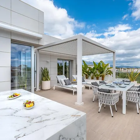Newly Built 3 Bdrm Lavish Penthouse Next To 马尔韦利亚